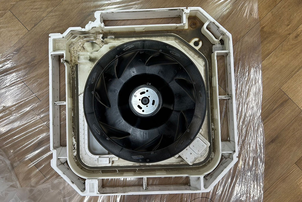 室外機クリーニング前