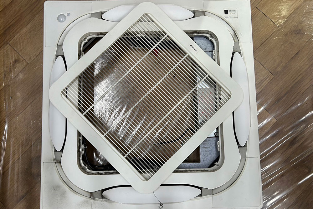 業務用エアコンフィルターパネルクリーニング後